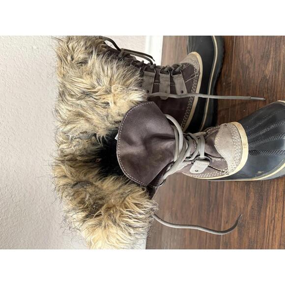 Sorel Joan of Arctic waterproof snow boot w/ faux fur trim, rubber sole, sz 5.5 - Picture 3 of 8